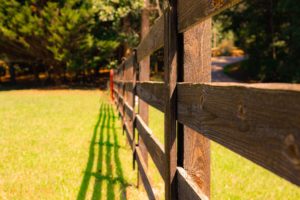 Read more about the article Finding the right fence contractors for your commercial fencing needs