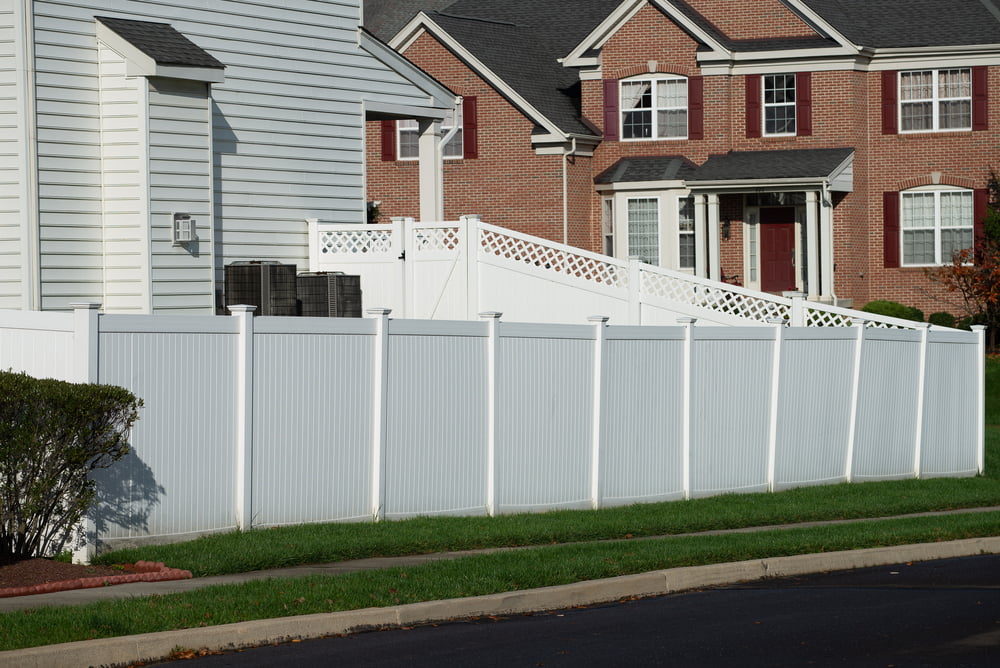 Read more about the article Could your Tampa Bay, Fl, area property benefit from a vinyl fence?